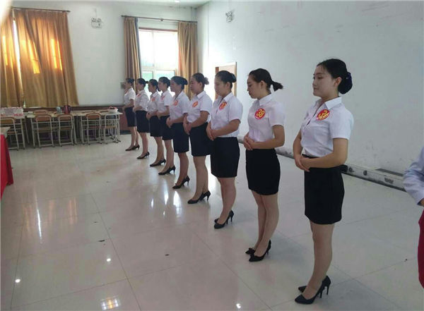 高铁(餐吧）乘务员招聘9